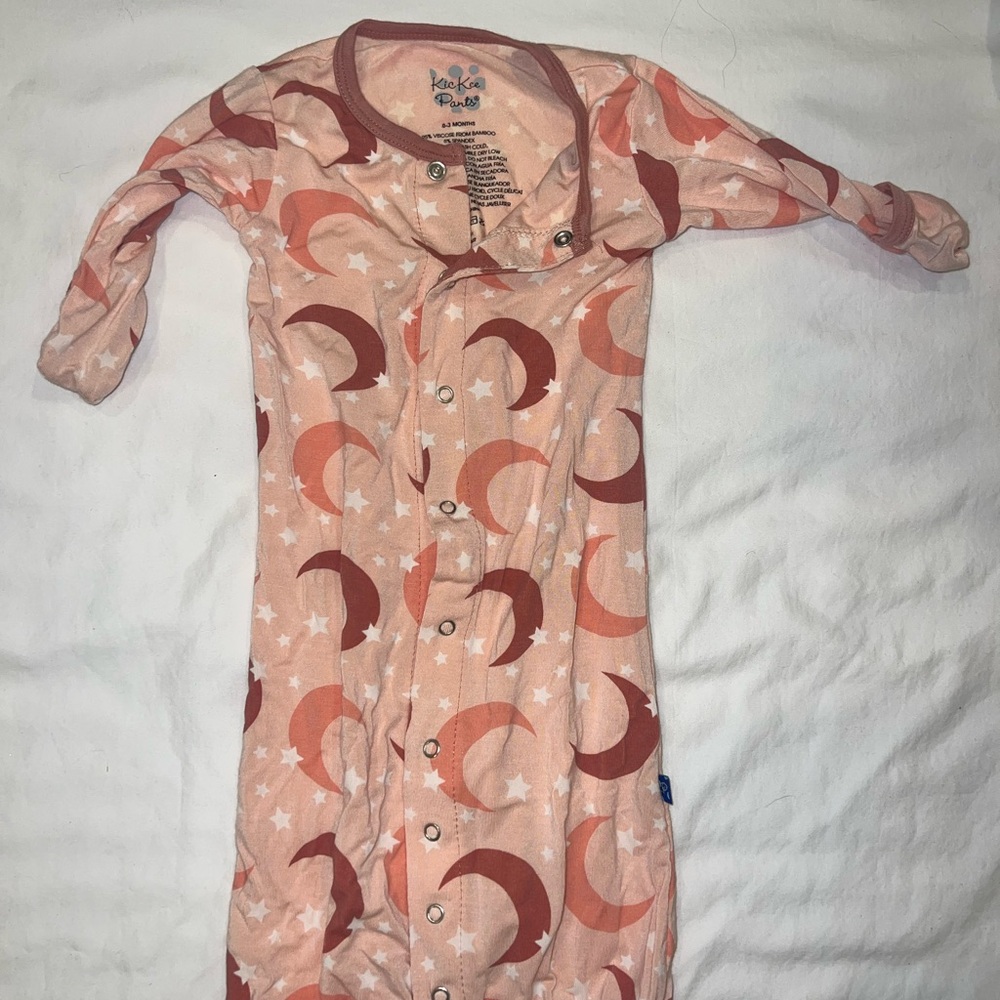 EUC Kickee Pants gown, 0-3m